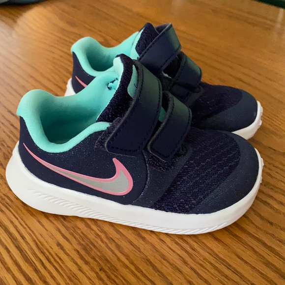 Nike toddler shoes - Picture 1 of 5